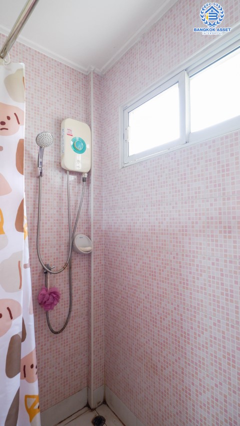 บ้านเดี่ยวมือสองนนทบุรี หน้าบ้านไม่ชนใคร โครงการ ประชานิเวศน์3 สามัคคี-ประชาชื่น  เนื้อที่กว้าง 50 ตร.ว. ฟังก์ชันครบครัน 4 ห้องนอน 2 ห้องน้ำ 1 ห้องนั่งเล่น แถมเครื่องปรับอากาศ 3 เครื่อง พร้อมพื้นที่ใช้สอย 198 ตร.ม.  บนทำเลเมืองติด ถ.สามัคคี และถ.ติวานนท์ ใกล้รถไฟฟ้าสายสีมชมพู "สถานีสามัคคี"